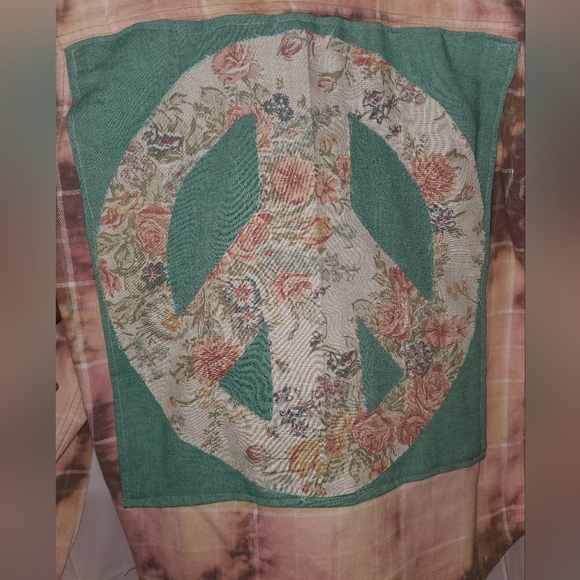 Upcycled Bleached Flannel with Giant Floral Peace Sign on back size Medium - Picture 3 of 4